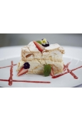 Tort bezowy Gwiazda Fidela - specjalność naszej cukierni
