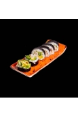 Futomaki z&nbsp;opalaną seriolą 6&nbsp;szt.